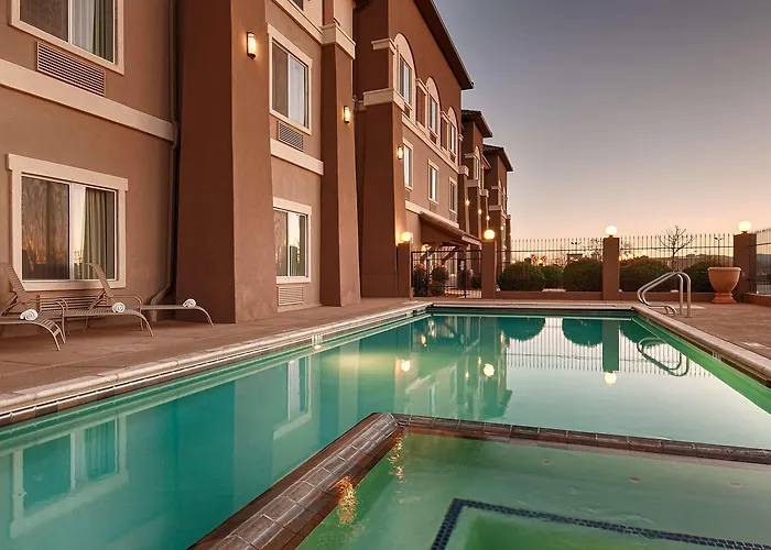 Western & Hotel 3*