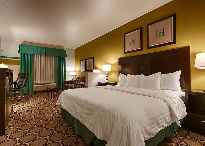 Western & Hotel 3*