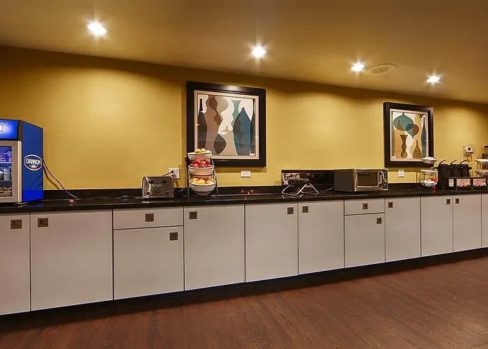 Western & Hotel 3*